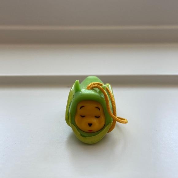 Grasshopper peek a pooh - Picture 1 of 2